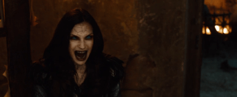 Muriel, la Sorcière Noire dans Hansel et Gretel, jouée par Famke Jansen